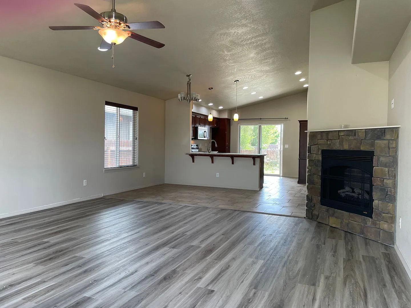 Great 3 Bedoom 2 Bath Home — Photo 3
