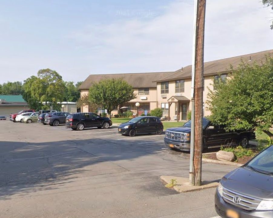 2nd image of 105 Lakehill Rd APT 6