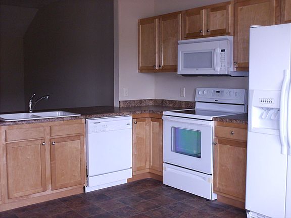 3rd image of 324 Rose Hill Ln