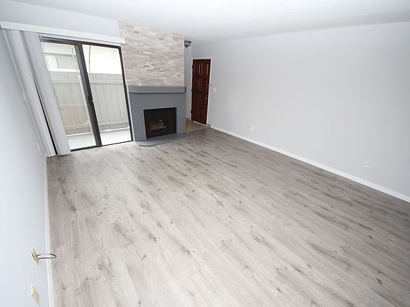 2nd image of 3353 Shelby Dr #104
