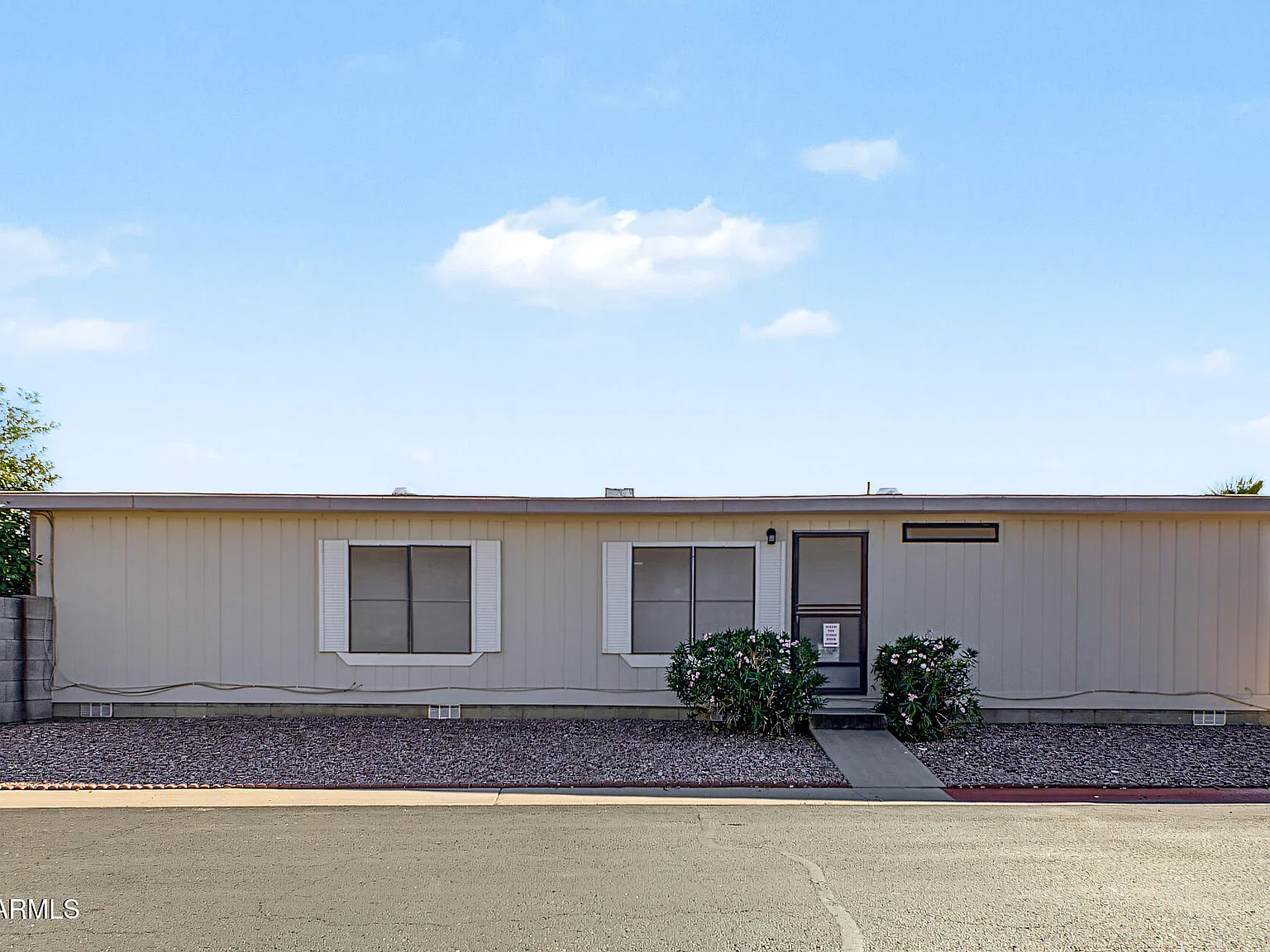 3 bed, 2.0 bath, 1272 sqft, $1,395 — Photo 2