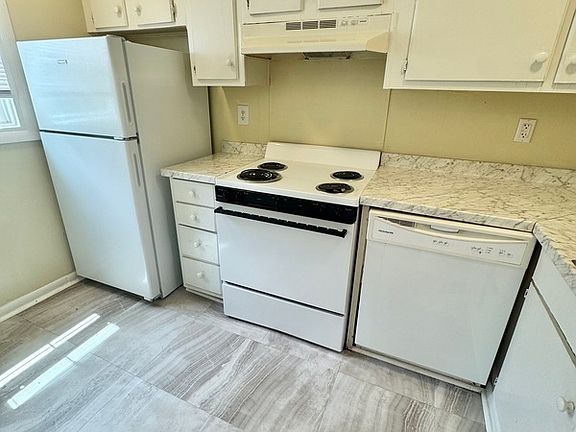 2nd image of 3925 Keswick Ct