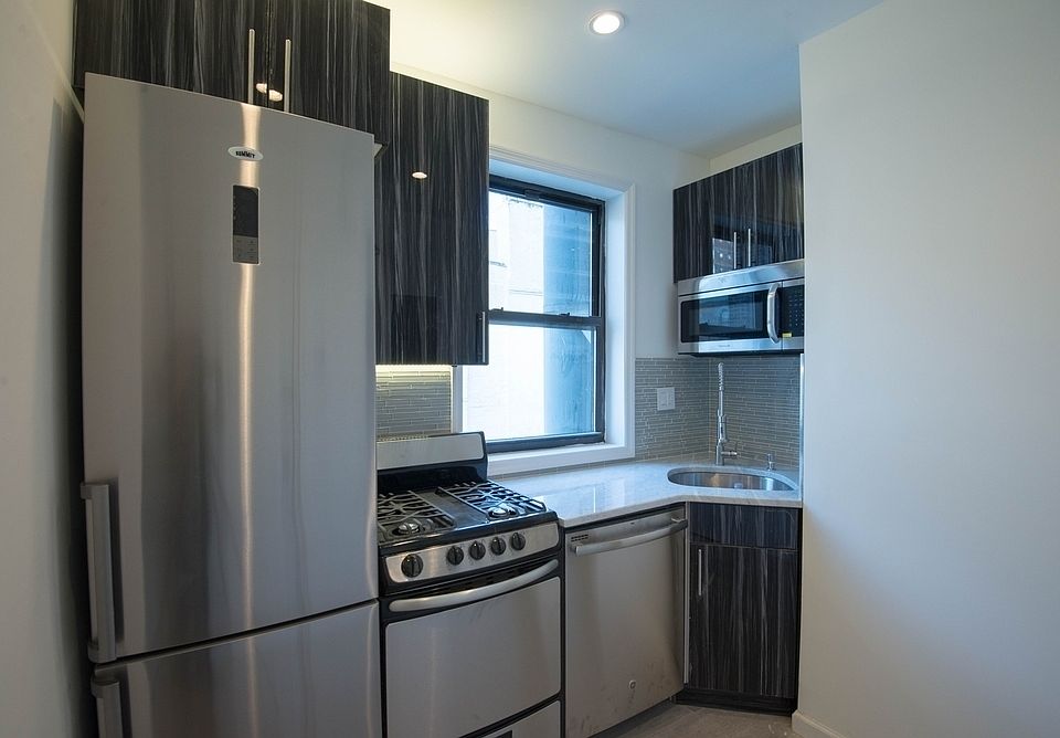 1st image of 190 E 2nd St APT 4