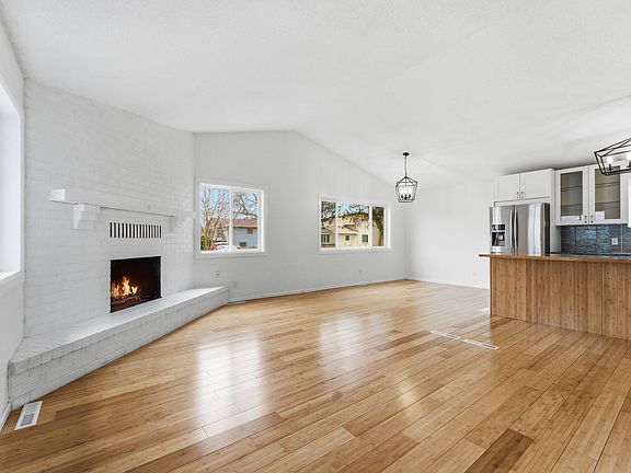 3rd image of 8349 Queen Ct N