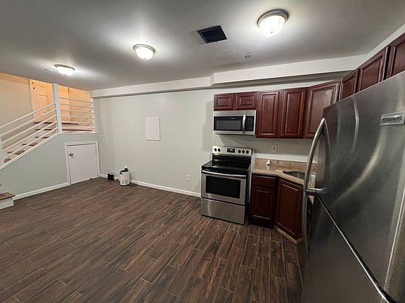 5th image of 2034 N Woodstock St #1