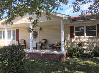 573 State Route 1107, Van Lear, KY 41265