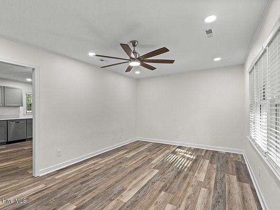 5th image of 110 Boulder Lane