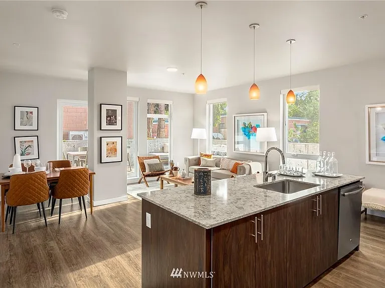 1085 103rd Ave NE #100 — Photo 4