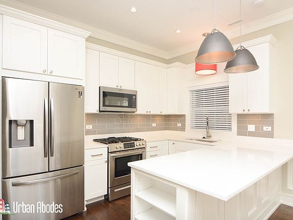 2nd image of 3453 N Hoyne Ave #1A
