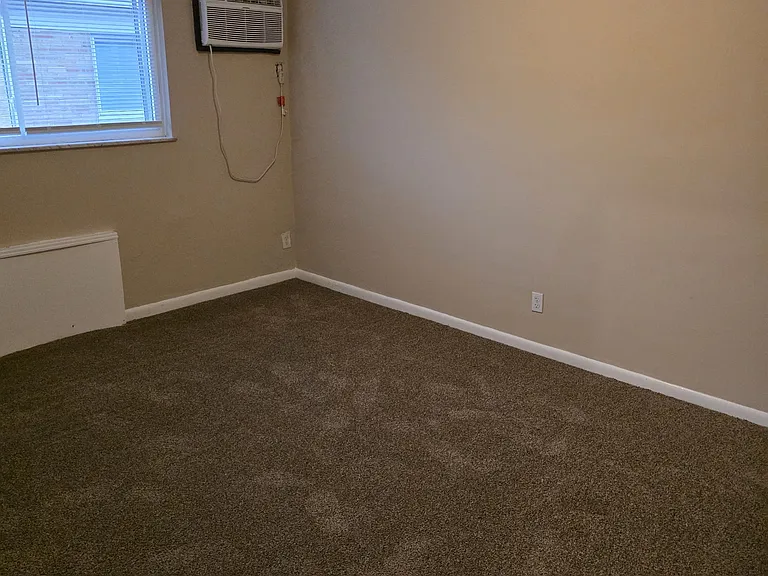 2568 Westwood Northern Blvd #3 — Photo 9
