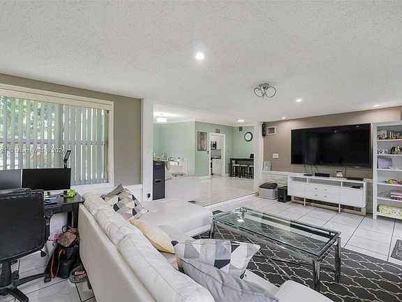 4th image of 13000 NE 11th Ave