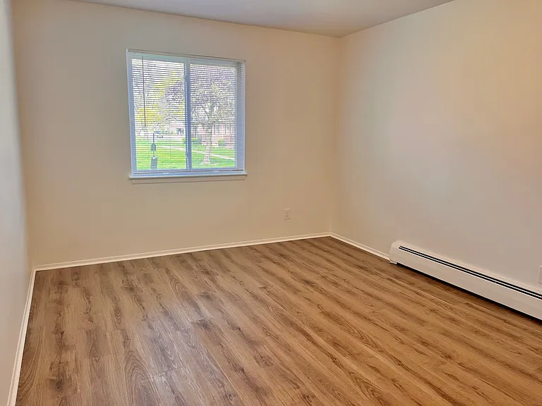 Falcon Crest Apartments — Photo 10