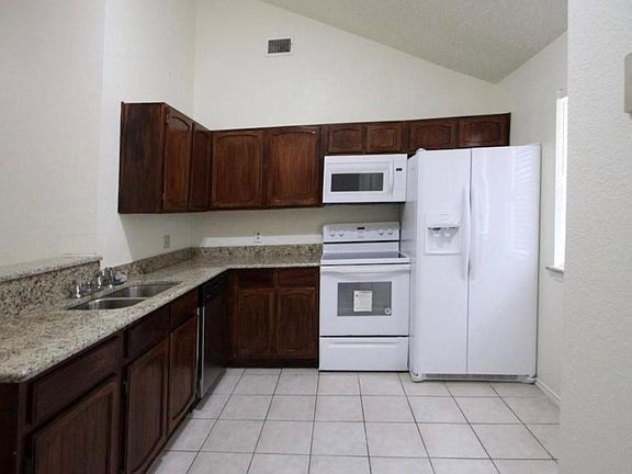 4th image of 302 Bluegrass Ln #302