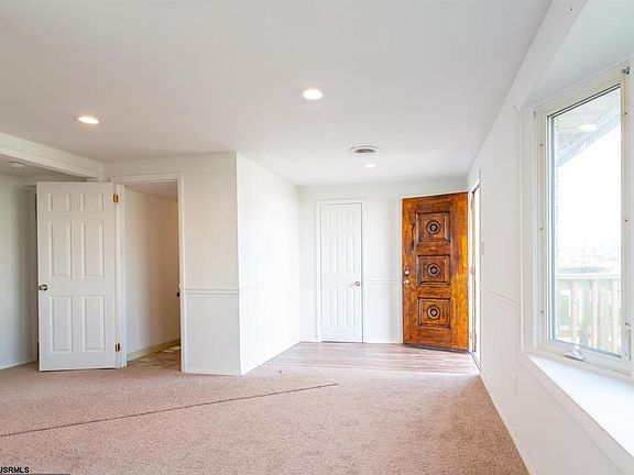 3rd image of 713 Dehirsch Ave