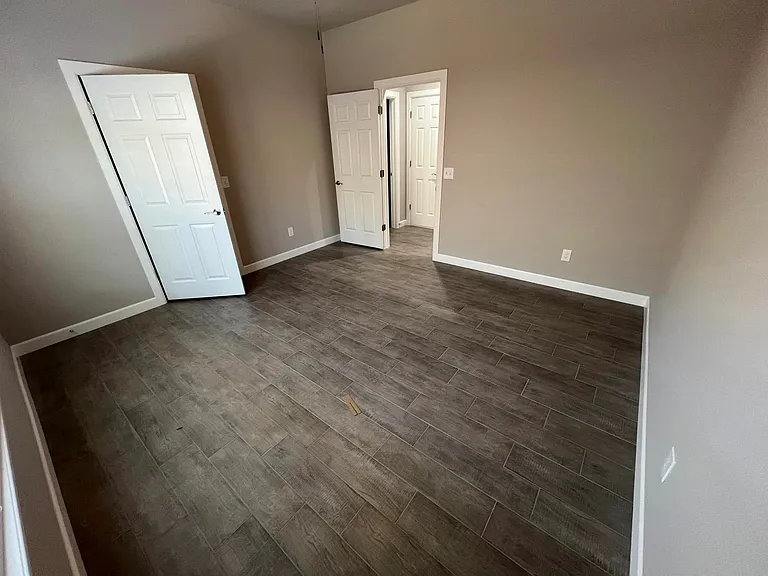 318 Delta Dr — Photo 8