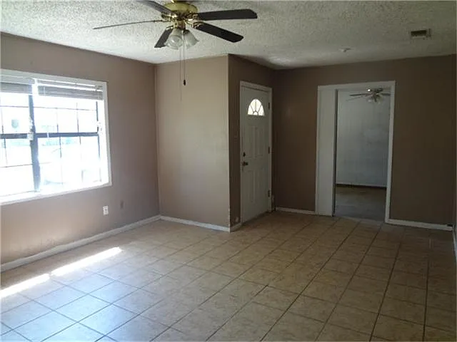 3 bed, 1240 sqft, $1,900 — Photo 3