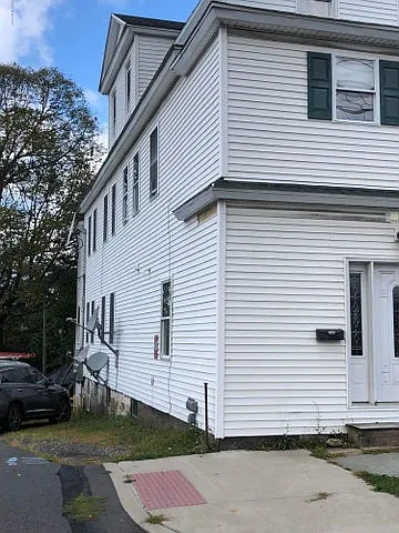 Building Photo - 133 Main St #C