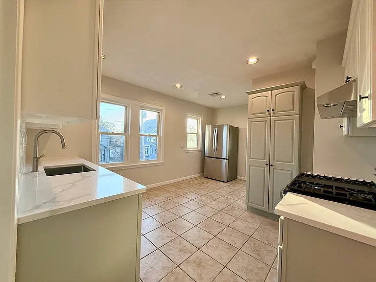 35 Lindale Ave #2 — Photo 9