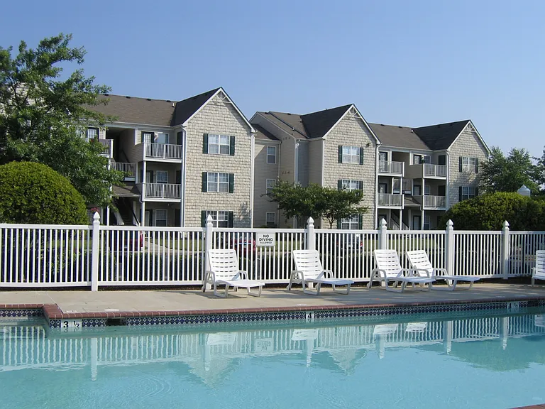 Taylor Pointe Apartments — Photo 34