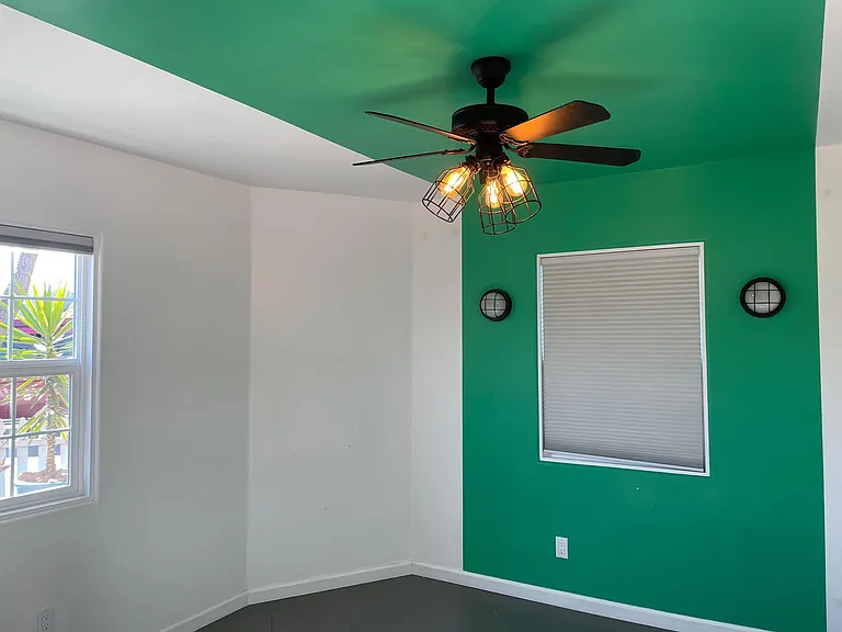5045 Glen St — Photo 11