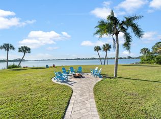 1690 Bayshore Dr, Englewood, FL 34223
