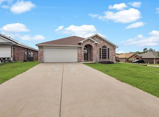 3000 Prairie Hill Ln, Arlington, TX 76010