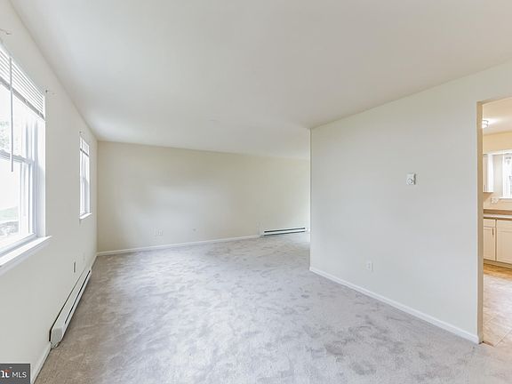 4th image of 1105 New Hampshire Ln