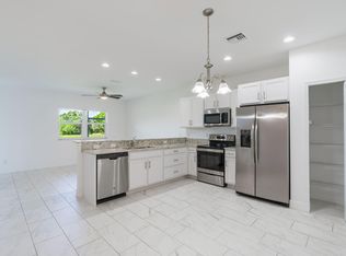 696 NE Waters Edge Lane, Port St Lucie, FL 34983
