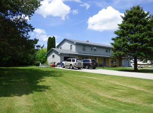 W358N5837 Surrey Dr #W358N5838, Oconomowoc, WI 53066