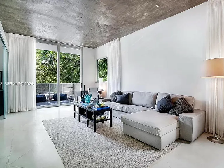 1700 Meridian Ave #208 — Photo 6