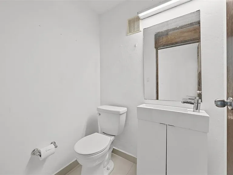 24 Gables Breeze — Photo 12