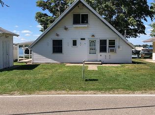 574 Lake Dr, Coldwater, MI 49036