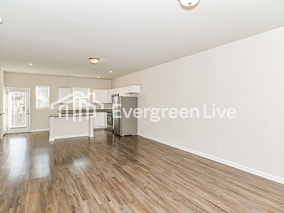 3rd image of 930 Hamilton Cross Dr
