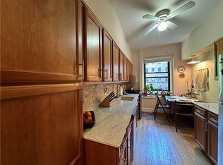 143 Garth Rd APT 3B, Scarsdale, NY 10583