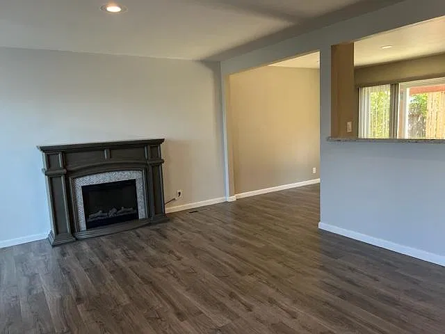 3 bed, 1125 sqft, $3,500 — Photo 3