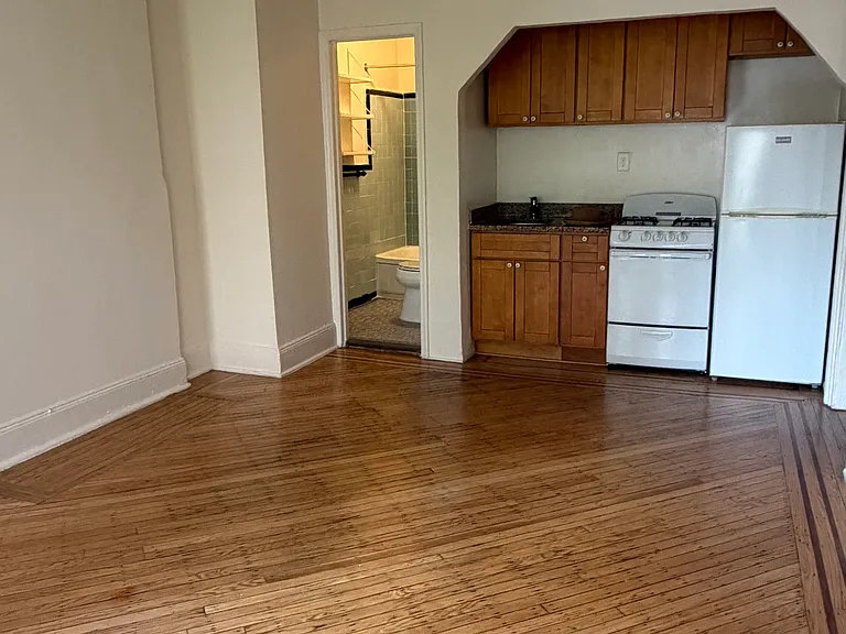 28 Saint James Pl #3-A — Photo 5