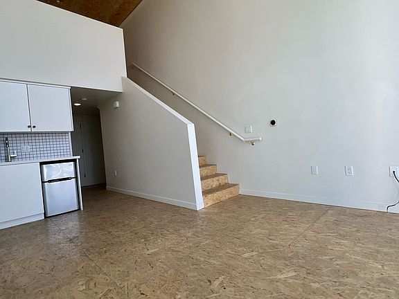 5th image of 2142 Logan Ave #11
