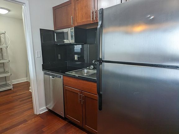 4th image of 600 E 8th St APT 8F