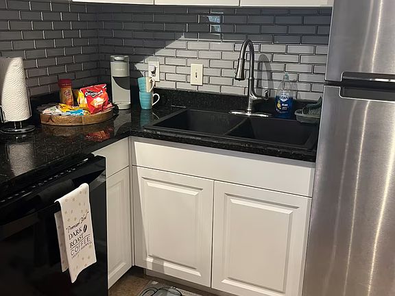 5th image of 1337 Airport Dr APT G2