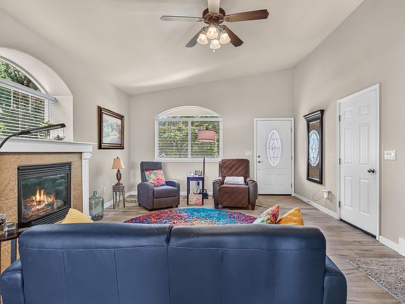 5th image of 198 Rivers Edge Dr