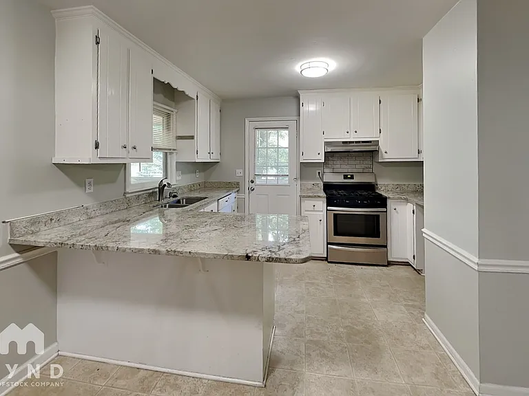 220 Glaive Dr — Photo 3