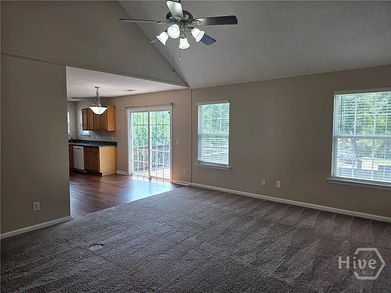 301 Aspen Dr — Photo 3