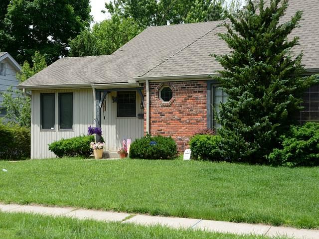 1st image of 9836 Metcalf Ave