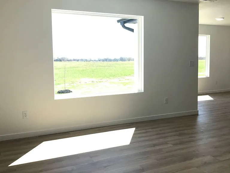 1062 W Holly St — Photo 6