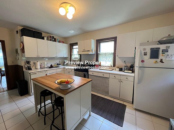 2nd image of 28 Burton St #2