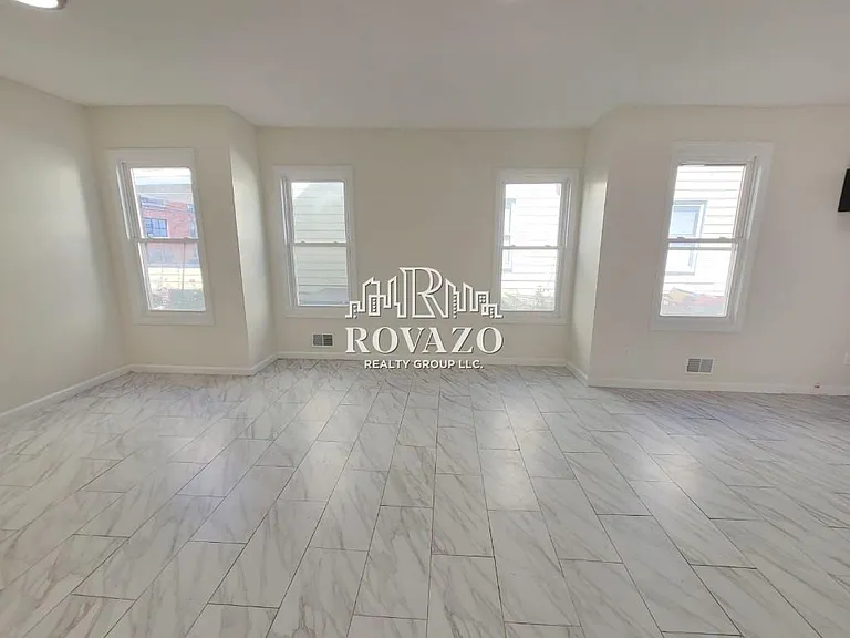 228 Wainwright St #1 — Photo 5