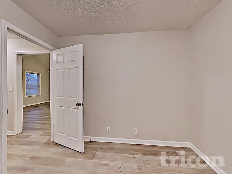 2829 Elijah Dr — Photo 9