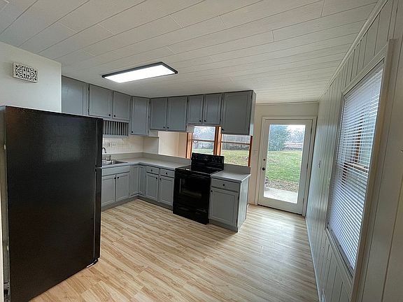 3rd image of 321 NE Northcrest Dr