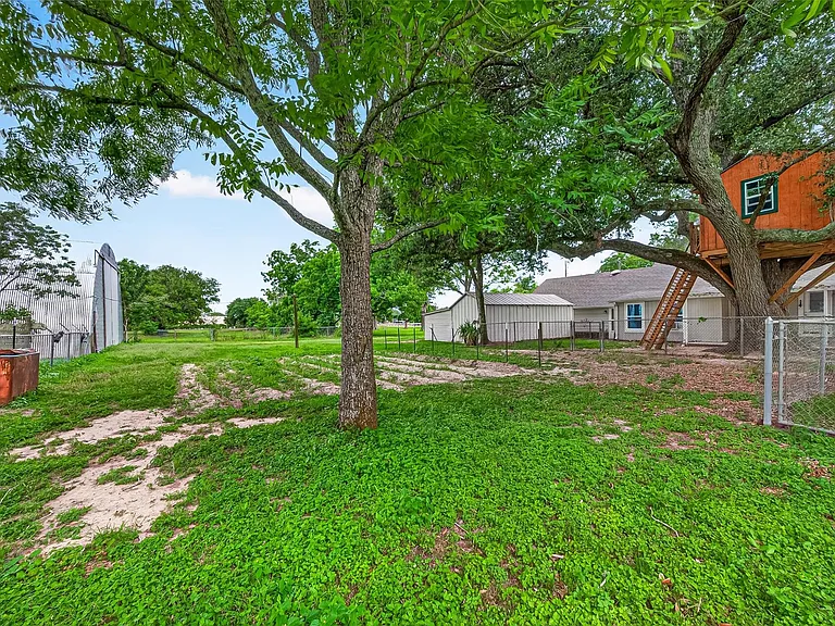 8111 Main St — Photo 37