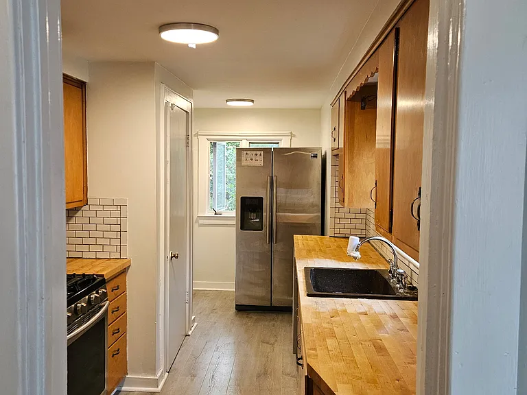 420 Stafford Ave — Photo 3